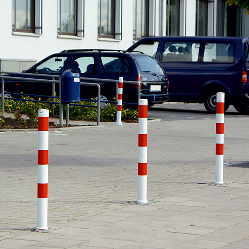 Poller auf Parkplätze