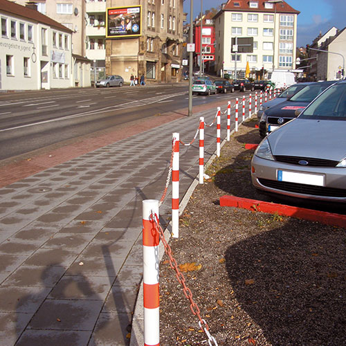 Poller auf Parkplätzen