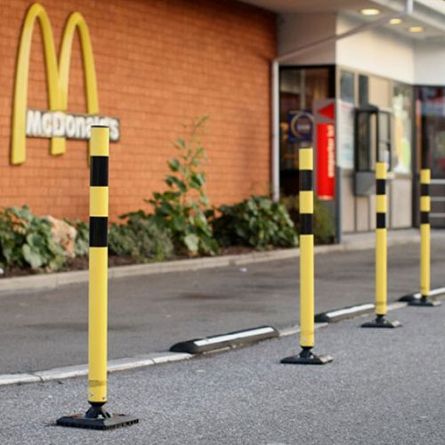 Kickback-Poller auf Parkplätzen